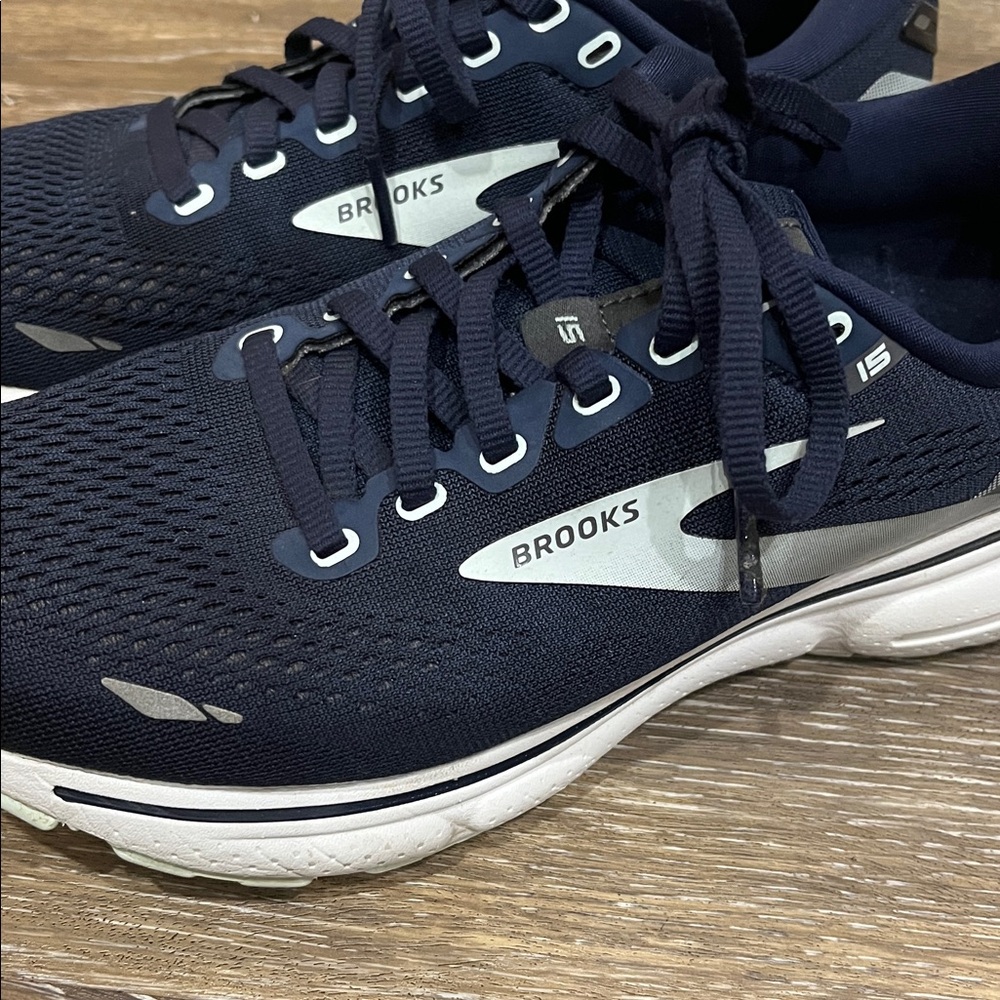 Brooks Women’s Ghost 15 Running Shoes - navy blue and White - Picture 2 of 9